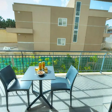 Spacious & Inviting 3 Bedroom Flat, Balcony Wpac1-1 *