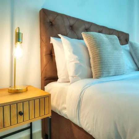 Spacious & Inviting 3 Bedroom Flat, Balcony Wpac1-1 Apartament