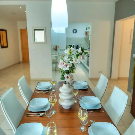 Апартаменты Spacious & Inviting 3 Bedroom Flat, Balcony Wpac1-1 *