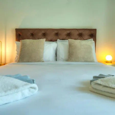 Spacious & Inviting 3 Bedroom Flat, Balcony Wpac1-1