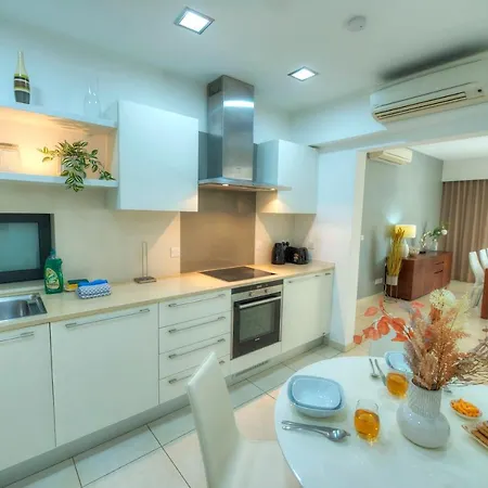 Spacious & Inviting 3 Bedroom Flat, Balcony Wpac1-1 Apartament