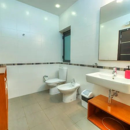 Lejlighed Spacious & Inviting 3 Bedroom Flat, Balcony Wpac1-1 *