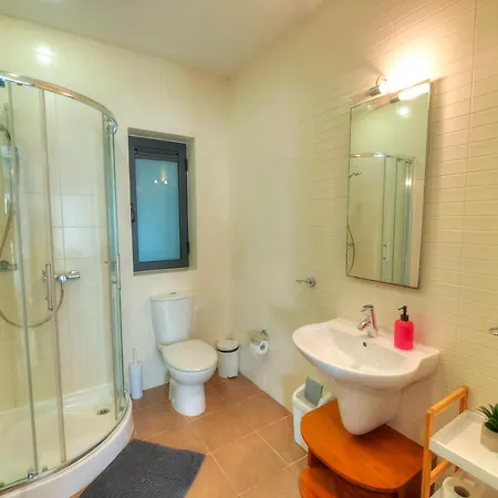 Spacious & Inviting 3 Bedroom Flat, Balcony Wpac1-1 * St. Julian's