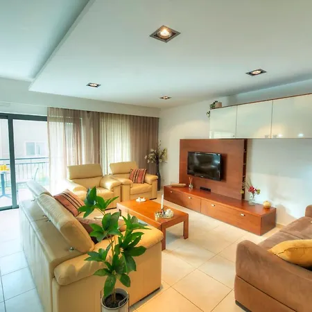 Lejlighed Spacious & Inviting 3 Bedroom Flat, Balcony Wpac1-1
