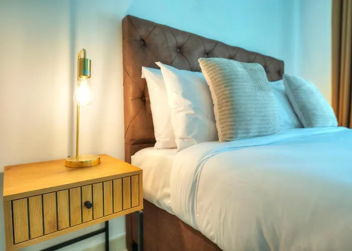 Spacious & Inviting 3 Bedroom Flat, Balcony Wpac1-1 Διαμέρισμα