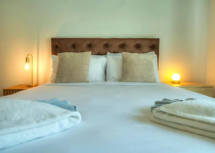 Spacious & Inviting 3 Bedroom Flat, Balcony Wpac1-1