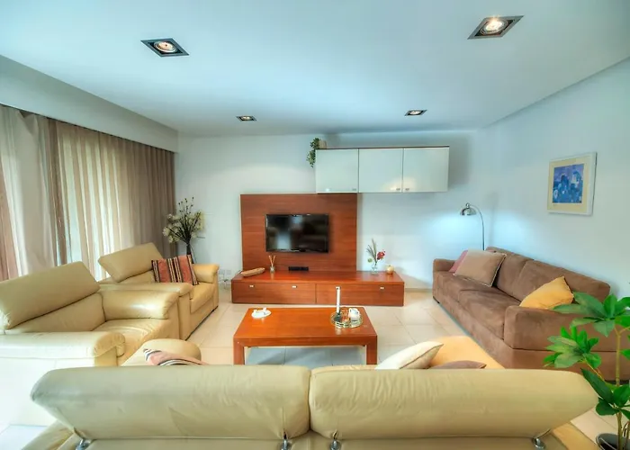 Spacious & Inviting 3 Bedroom Flat, Balcony Wpac1-1 Διαμέρισμα *