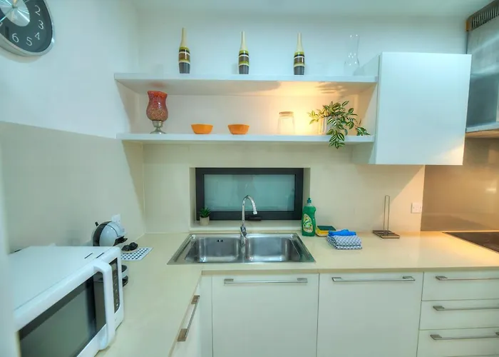 Spacious & Inviting 3 Bedroom Flat, Balcony Wpac1-1 Διαμέρισμα