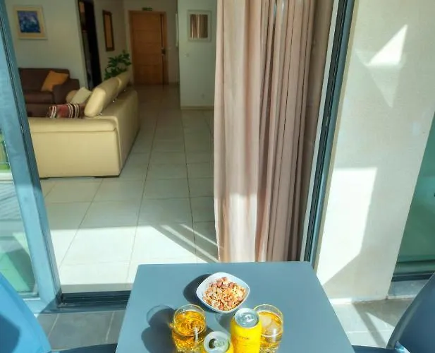 Spacious & Inviting 3 Bedroom Flat, Balcony Wpac1-1 Διαμέρισμα