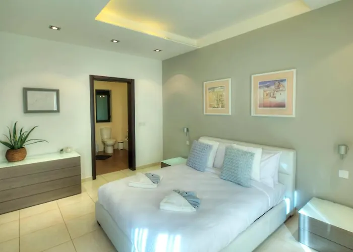 Spacious & Inviting 3 Bedroom Flat, Balcony Wpac1-1 *