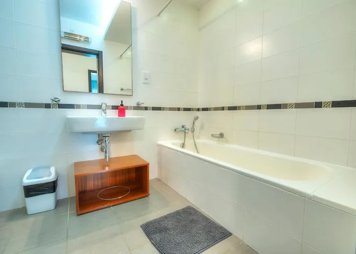 Spacious & Inviting 3 Bedroom Flat, Balcony Wpac1-1 Διαμέρισμα *